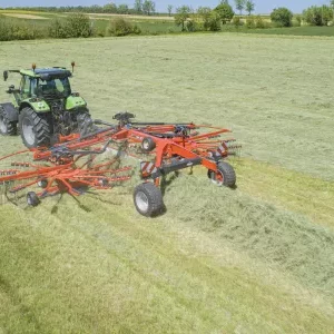 KUHN Twin Rotor, Center Delivery Rakes